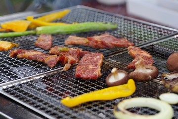 バーベキューの牛肉と野菜