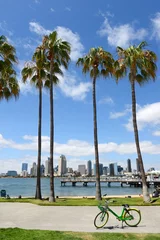 Tableaux ronds sur aluminium brossé Lieux américains Skyline de San Diego, Californie avec un ciel bleu