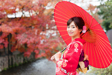 着物を着た女性