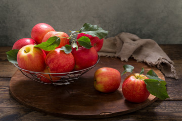 Fototapeta na wymiar apples in a basket on wooden table
