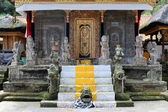 Around one of the most beautiful Balinese Hindu temples, Pura Kehen. Rich in carvings!