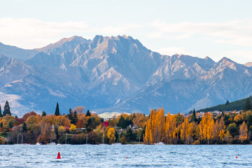 Lake Wanaka at sunset in Autumn season.