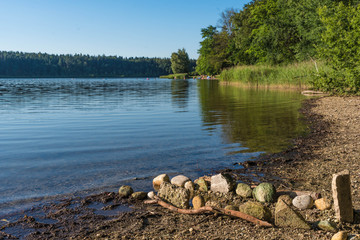 Steine am Ufer, Hofstetter See