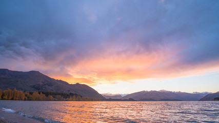 Lake Wanaka at sunset in Autumn season.