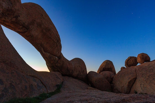 Felsenbogen vor Abendhimmel, Spitzkoppe