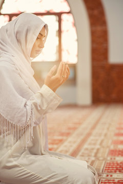 Arabic Young muslim woman praying in mosque