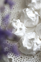 Obraz na płótnie Canvas meringue decorated with lavender