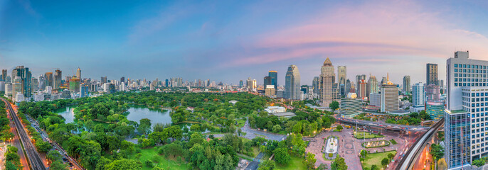 Obraz premium Bangkok city skyline with Lumpini park from top view in Thailand