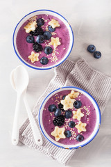 healthy berry smoothie bowl with banana and sesame seed