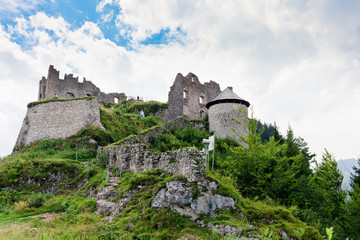 Fototapeta premium Ruine Ehrenberg bei Reutte in Tirol