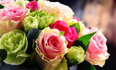 Composition with bouquet of roses