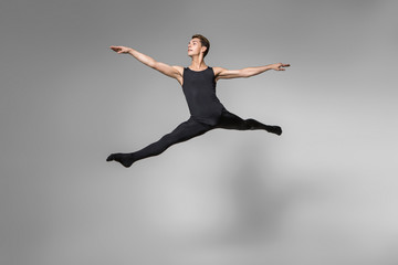 Obraz premium handsome ballet artist