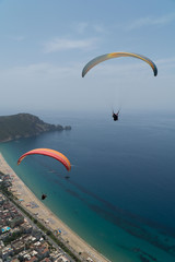 Travelers are flying on parachutes over Alanya