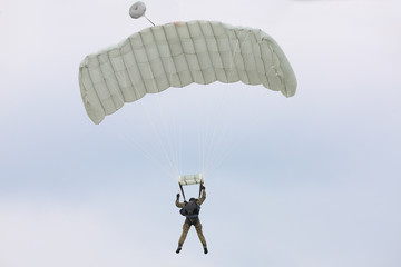 spadochroniarz © Janusz Lipiński