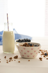 Köstliches Müsli an einem Sommermorgen