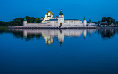 Fototapeta na wymiar Holy Trinity Ipatiev Monastery at night, Kostroma, Russia