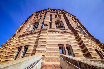 Die Wiener Gasometer am sonnigen Tag in Wien, Österreich