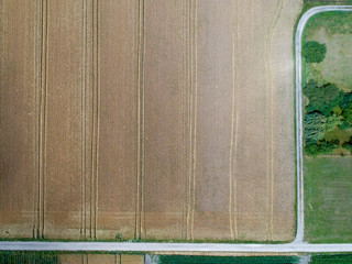 Luftaufnahme von verschiedenen landwirtschaftlichen Feldern