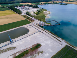 Luftaufnahme eines Kieswerks