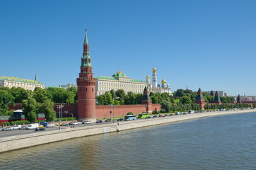 Obraz premium Summer view of the Moscow Kremlin, the Moscow-river and the Kremlin embankment, Moscow, Russia