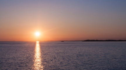 coucher de soleil sur la mer en bretagne