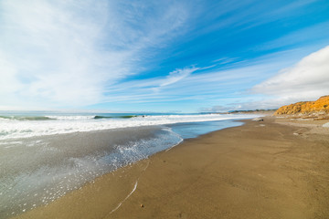 Fototapeta na wymiar Golden shore in Central California