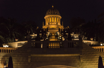 Fototapeta premium Bahai shrine in Haifa city at night