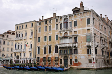 Fototapeta na wymiar VENICE, ITALY - MAY 8, 2010: View of the Grand Canal whit traditional Gondola in Venice, Italy.