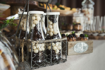 Balls in white and black chocolate glaze