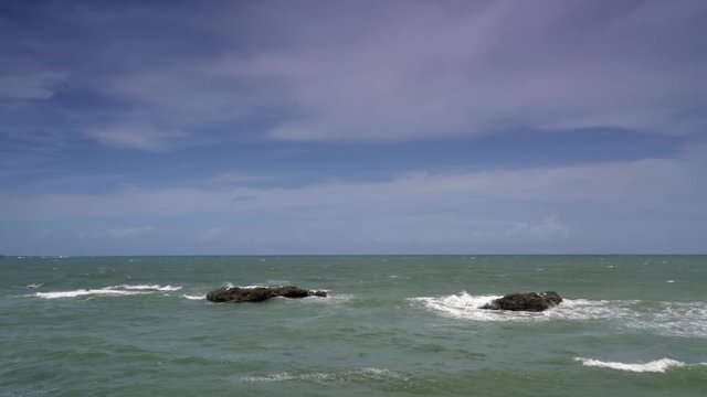Gibara,rocas en el mar
