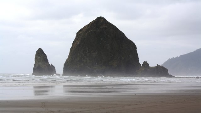 Haystack Rck canon beach oregon
