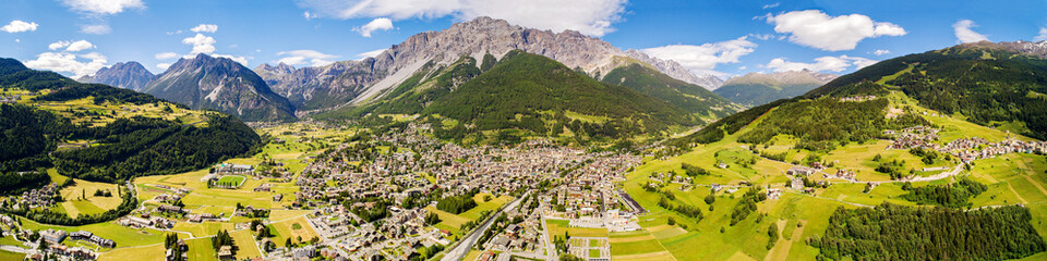 Fototapeta na wymiar Bormio - Valtellina (IT) - Vista aerea panoramica