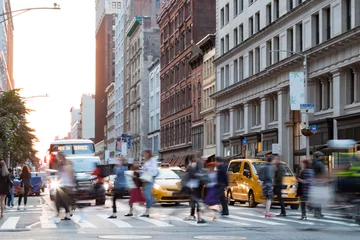 Photo sur Plexiglas TAXI de new york Busy people in motion across an intersection on Broadway in Manhattan New York City