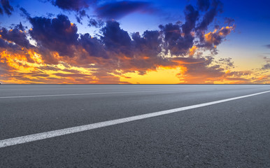 Fototapeta premium Empty highway asphalt road and beautiful sky sunset landscape
