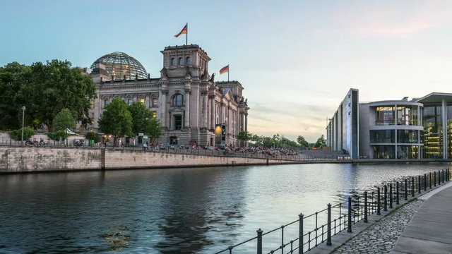 Hyperlapse time lapse sequence of the Reichstag in Berlin at dusk