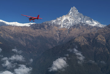 Fototapeta na wymiar Ultralight plane flies over Pokhara and Machapuchare