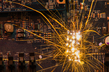 Brennende Computerhardware, brennend, Elektronische Funken, Feuer, abtrakt