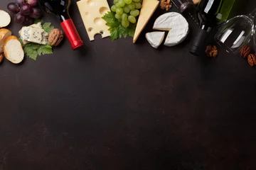 Foto op Plexiglas Wijn, druif en kaas © karandaev