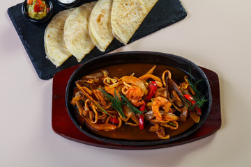 Seafood pasta pan