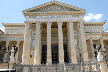 Palais de justice, ville de Nîmes, département du Gard, France