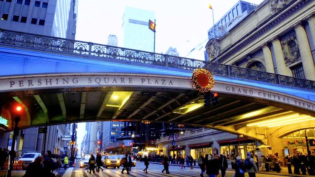 New York-December 28, 2017: Video Of Pershing Square Bridge In Front Of Grand Central On 42nd Street Both Decorated For Christmas