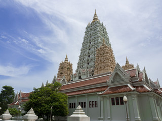 Fototapeta premium The pagoda is a native Thai style, Wat Yansang Wararam Worawihan.