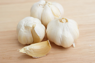 Garlic on wood