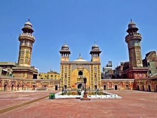 Fototapeta na wymiar Wazir Khan Masjid, Lahore, Pakistan