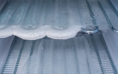 Kühlschrank, vereistes Gefrierfach © Mario Hoesel