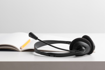 Obraz na płótnie Canvas audio headset on the table