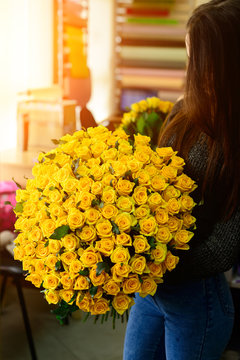 Fototapeta Happy brunette girl received big bouquet of beautiful fresh yell