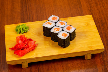 Salmon maki roll