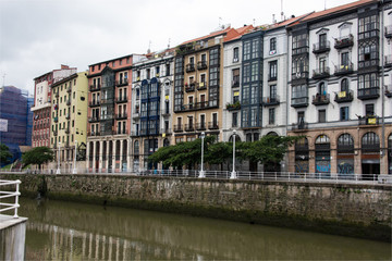 façade d'immeubles à Bilbao en Espagne 