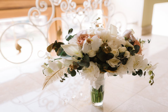 Bridal bouquet from gentle details and fresh flowers